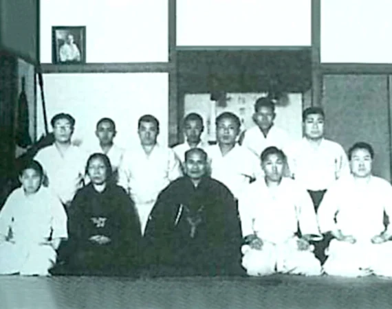 O-sensei s judisty z Kodokanu Zdroj: Revista Budo