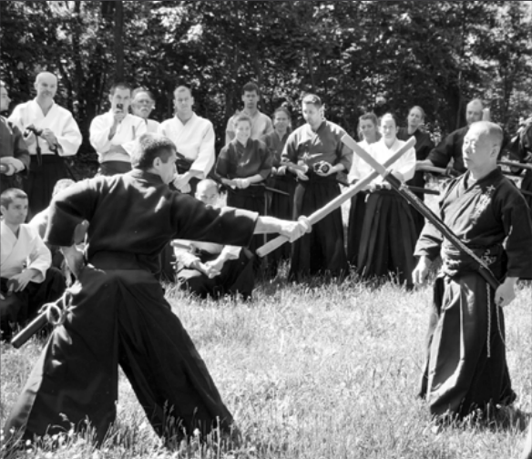 Komei Sekiguchi mit Uke Szabolcs Gollob (Organisator und Lehrer in Budapest) wehrt ab, ohne zu ziehen, März 2011 Budapest.